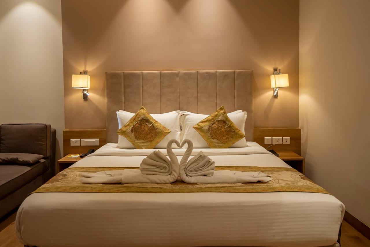Celebrant Hotel Варанаси Екстериор снимка