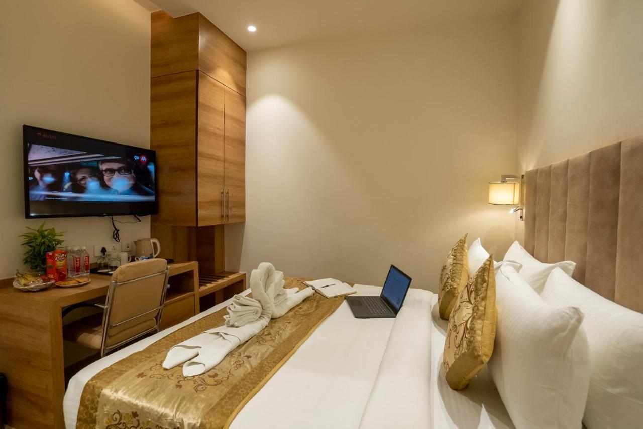 Celebrant Hotel Варанаси Екстериор снимка
