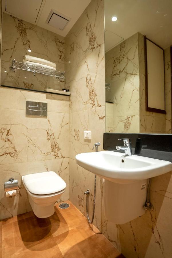Celebrant Hotel Варанаси Екстериор снимка