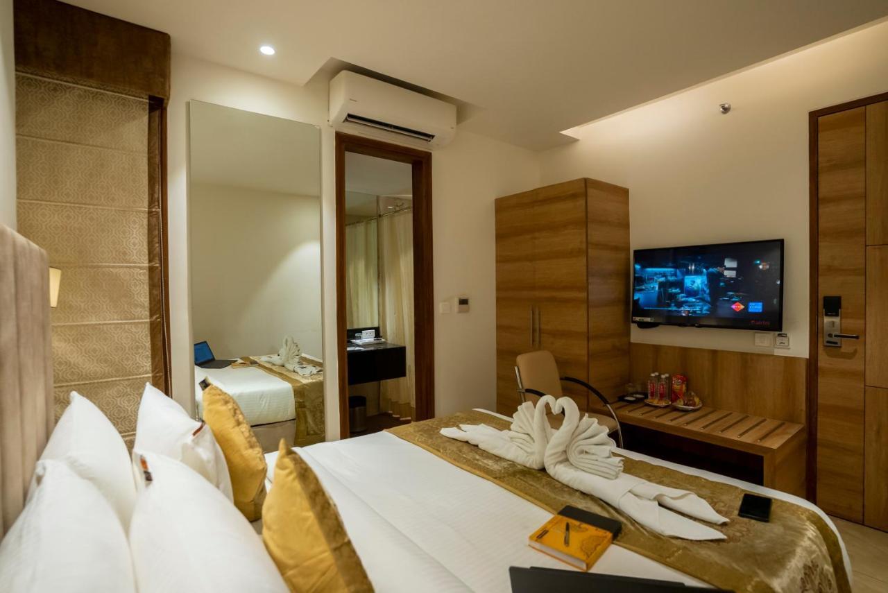 Celebrant Hotel Варанаси Екстериор снимка