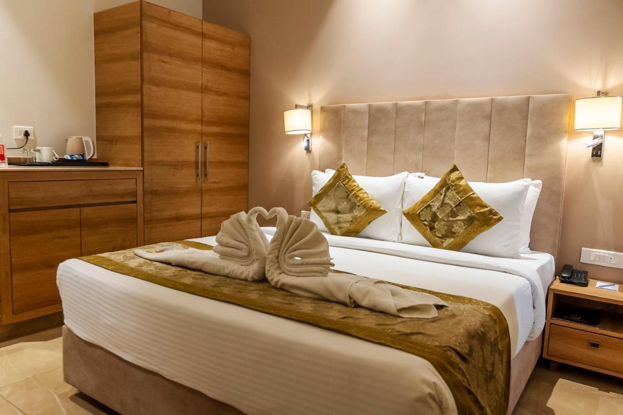 Celebrant Hotel Варанаси Екстериор снимка