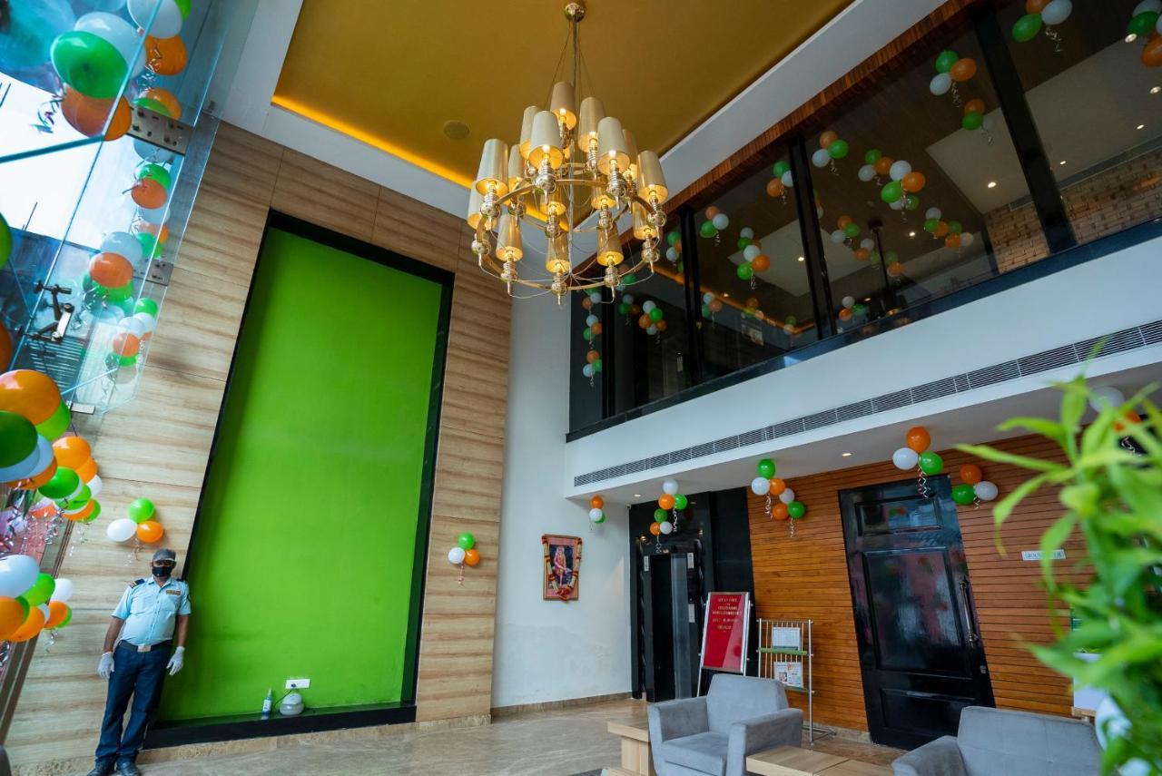 Celebrant Hotel Варанаси Екстериор снимка