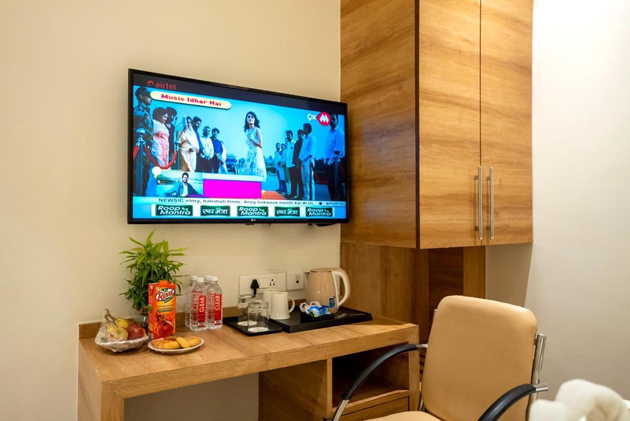 Celebrant Hotel Варанаси Екстериор снимка