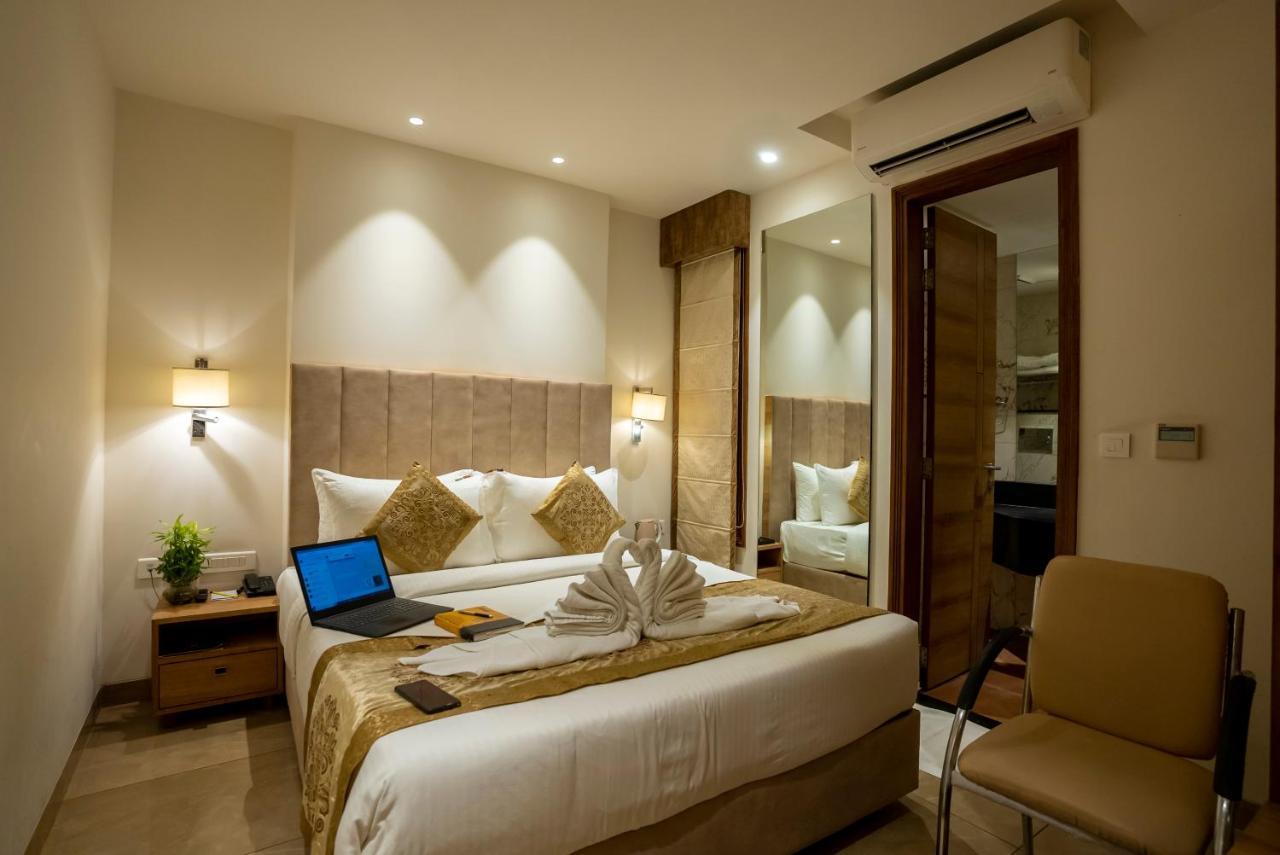 Celebrant Hotel Варанаси Екстериор снимка