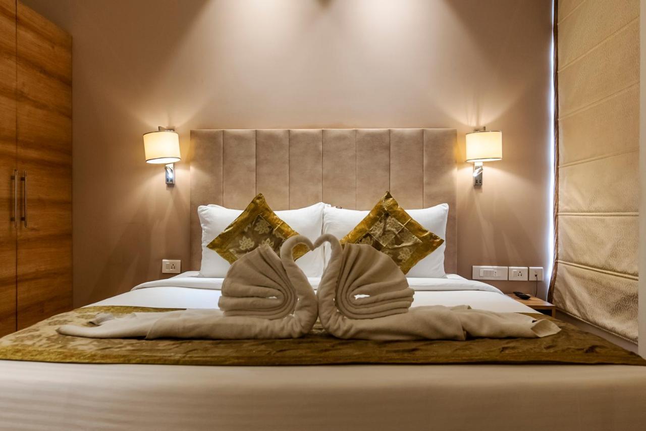Celebrant Hotel Варанаси Екстериор снимка