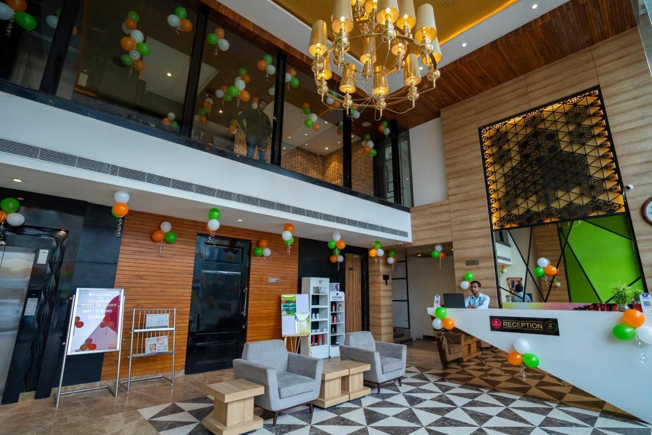 Celebrant Hotel Варанаси Екстериор снимка