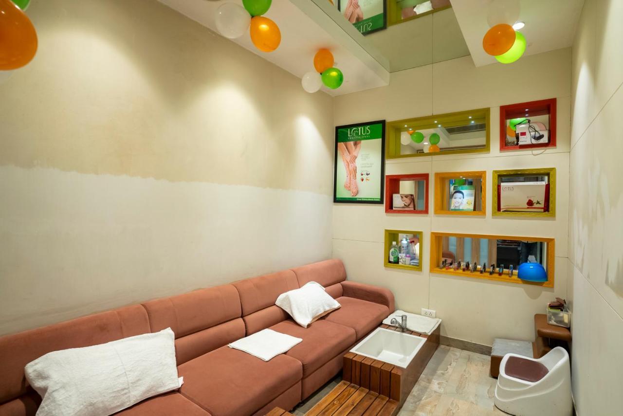Celebrant Hotel Варанаси Екстериор снимка